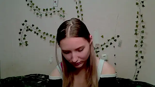  kikiclark   online show from 11-09-25, 04:16