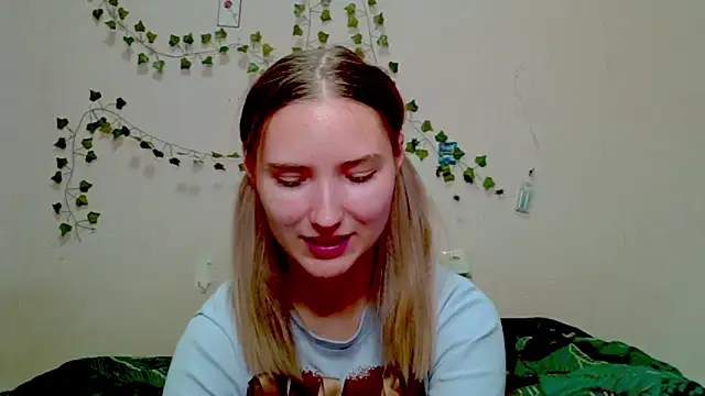  kikiclark   online show from 11-23-25, 08:52