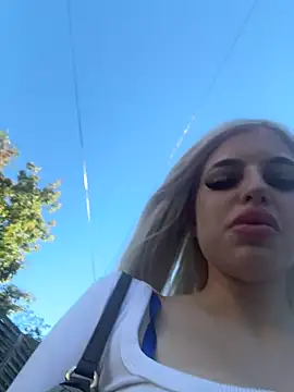 Snapshot of Steffi_Snowbunny chatting on 09-19-25, 03:02 Steffi Snowbunny online show from 09-19-25, 03:02