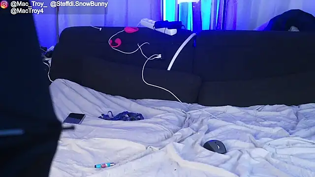 Snapshot of Steffi_Snowbunny chatting on 10-25-25, 07:19 Steffi Snowbunny online show from 10-25-25, 07:19