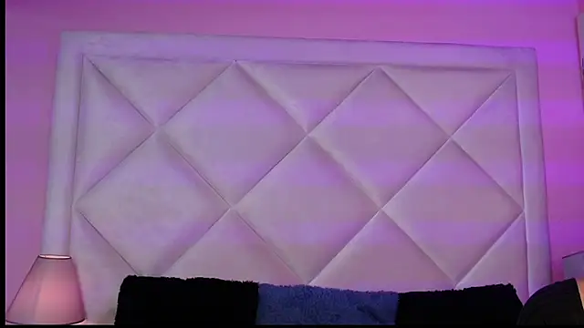 Miaa Smithh   online show from 11-25-25, 12:05