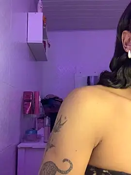 Snapshot of luluzinhax chatting on 09-27-25, 01:10 luluzinhax online show from 09-27-25, 01:10