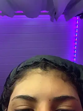 Snapshot of luluzinhax chatting on 09-27-25, 02:11 luluzinhax online show from 09-27-25, 02:11