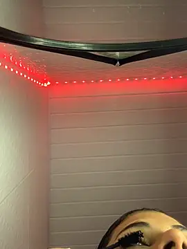 Snapshot of luluzinhax chatting on 09-29-25, 03:00 luluzinhax online show from 09-29-25, 03:00