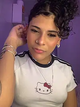 Snapshot of luluzinhax chatting on 10-15-25, 03:28 luluzinhax online show from 10-15-25, 03:28