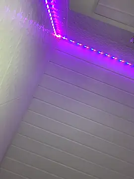 Snapshot of luluzinhax chatting on 10-17-25, 01:53 luluzinhax online show from 10-17-25, 01:53