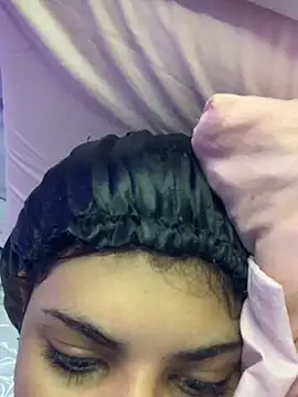 Snapshot of luluzinhax chatting on 10-22-25, 01:11 luluzinhax online show from 10-22-25, 01:11