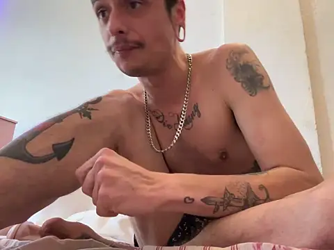 Snapshot of chrisalmeid_ chatting on 10-13-25, 08:20 chrisalmeid online show from 10-13-25, 08:20