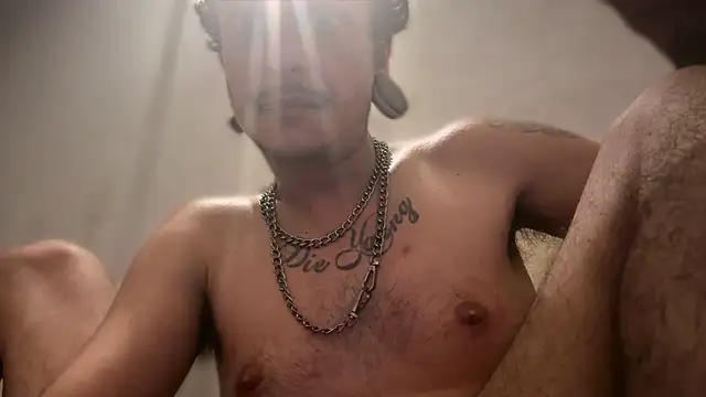 Snapshot of chrisalmeid_ chatting on 04-28-26, 04:50 chrisalmeid online show from 04-28-26, 04:50