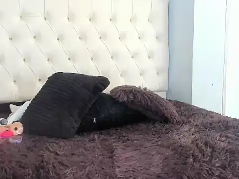 Snapshot of Sally_Moonn chatting on 09-15-25, 06:08 Sally Moonn online show from 09-15-25, 06:08