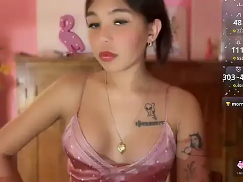 Snapshot of _petitegirlx69_ chatting on 01-18-26, 06:23 petitegirlx69 online show from 01-18-26, 06:23