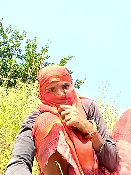 Snapshot of Hot-honi chatting on 10-11-25, 08:02 Hot-honi online show from 10-11-25, 08:02