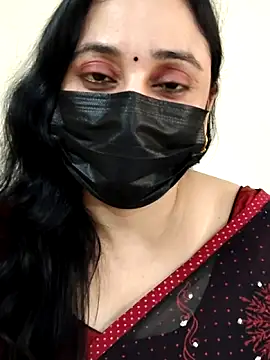 Snapshot of Monica_cams chatting on 10-28-25, 02:42 Monica cams online show from 10-28-25, 02:42