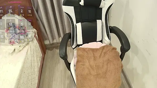 Snapshot of Bae_Gigii chatting on 12-19-25, 12:34 Bae Gigii online show from 12-19-25, 12:34