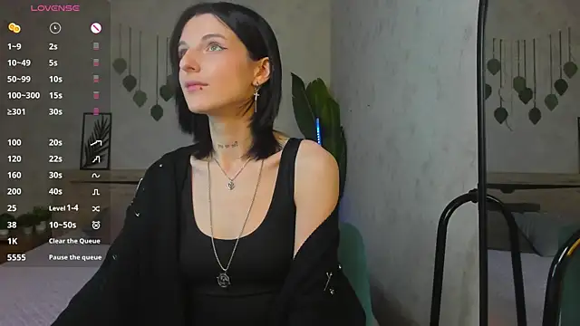Snapshot of Lynn_Martin chatting on 05-21-26, 05:31 Lynn Martin online show from 05-21-26, 05:31