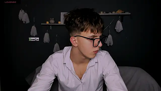 travis wolf  online show from 10-29-25, 08:32