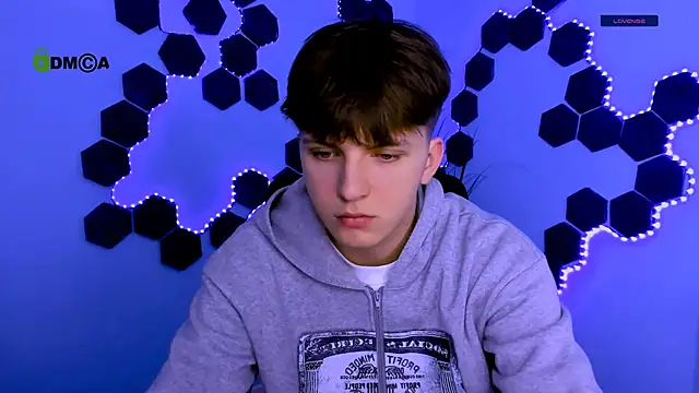 travis wolf  online show from 04-10-26, 08:52