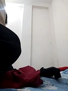 Snapshot of 7incpink chatting on 12-18-25, 04:07 7incpink online show from 12-18-25, 04:07