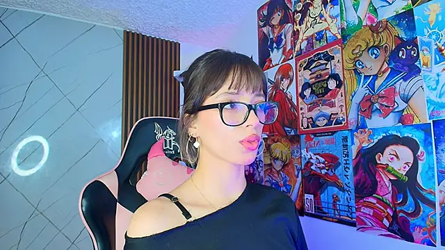 Snapshot of Sweet_1Angel chatting on 09-27-25, 12:10 Sweet 1Angel online show from 09-27-25, 12:10