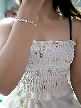 Snapshot of mymy06 chatting on 11-13-25, 10:19 mymy06 online show from 11-13-25, 10:19