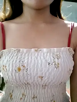 Snapshot of mymy06 chatting on 04-03-26, 10:35 mymy06 online show from 04-03-26, 10:35