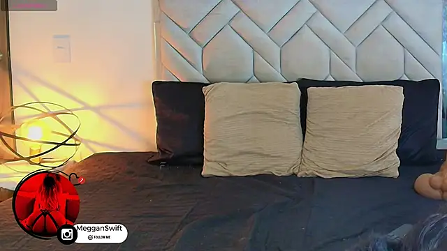 megganswift  online show from 02-15-26, 12:29