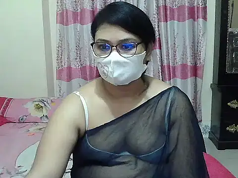 Snapshot of Elena_cruz5 chatting on 09-10-25, 04:18 Elena cruz5 online show from 09-10-25, 04:18