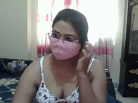 Snapshot of Elena_cruz5 chatting on 09-17-25, 06:26 Elena cruz5 online show from 09-17-25, 06:26