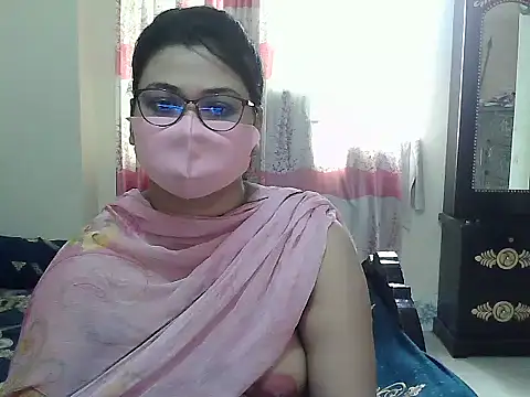 Snapshot of Elena_cruz5 chatting on 09-21-25, 04:14 Elena cruz5 online show from 09-21-25, 04:14
