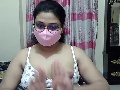 Snapshot of Elena_cruz5 chatting on 09-25-25, 04:54 Elena cruz5 online show from 09-25-25, 04:54