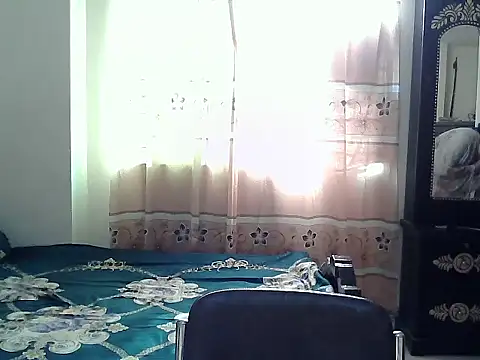 Snapshot of Elena_cruz5 chatting on 10-15-25, 01:50 Elena cruz5 online show from 10-15-25, 01:50