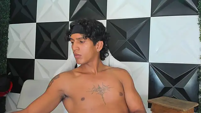 bull cam online show from 11-18-25, 08:13