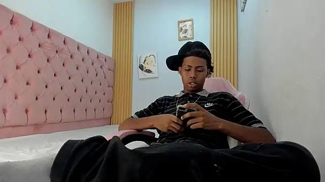 Jax Maliq online show from 11-21-25, 03:05