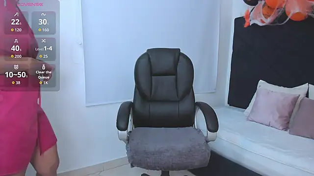 Snapshot of kate_lua chatting on 10-16-25, 12:17 kate lua online show from 10-16-25, 12:17