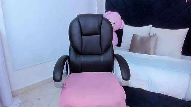 Snapshot of kate_lua chatting on 11-24-25, 11:54 kate lua online show from 11-24-25, 11:54