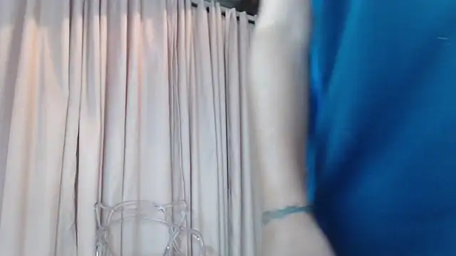 Snapshot of Skarlett_hot_ chatting on 10-15-25, 10:43 Skarlett hot online show from 10-15-25, 10:43