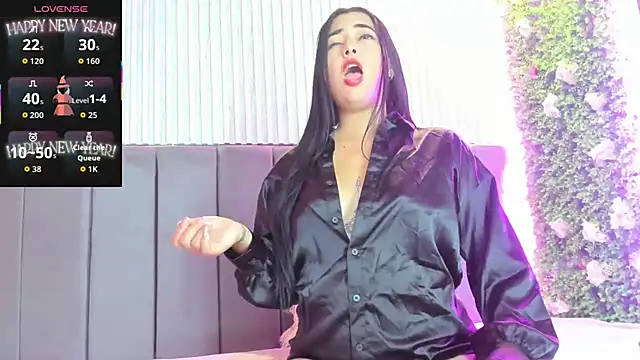 Snapshot of Skarlett_hot_ chatting on 10-23-25, 09:35 Skarlett hot online show from 10-23-25, 09:35