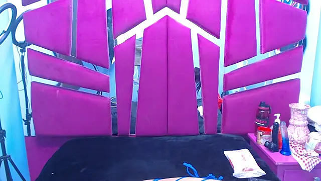 Carolina Suarez  online show from 12-05-25, 02:42