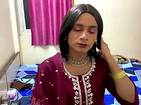 LuvLayla online show from 10-17-25, 12:14