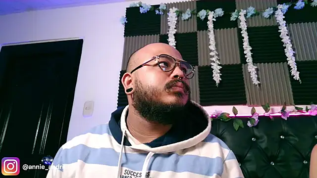  leda swan  online show from 03-30-26, 11:00