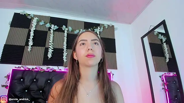  leda swan  online show from 05-18-26, 10:10