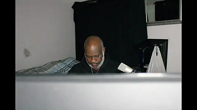 Snapshot of jamalcarter chatting on 01-12-26, 07:46 jamalcarter online show from 01-12-26, 07:46