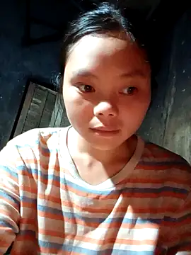 Snapshot of omiu-baby chatting on 10-05-25, 10:29 omiu-baby online show from 10-05-25, 10:29