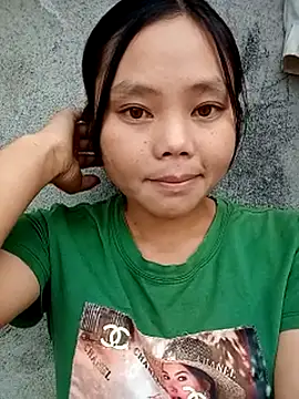 Snapshot of omiu-baby chatting on 10-11-25, 01:49 omiu-baby online show from 10-11-25, 01:49