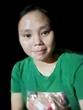 Snapshot of omiu-baby chatting on 10-13-25, 12:05 omiu-baby online show from 10-13-25, 12:05