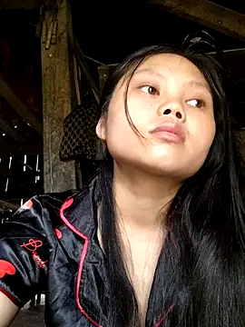 Snapshot of omiu-baby chatting on 04-16-26, 02:45 omiu-baby online show from 04-16-26, 02:45
