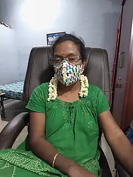 Snapshot of umashreetamil chatting on 05-25-26, 01:22 umashreetamil online show from 05-25-26, 01:22