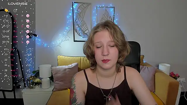 Hailey Foxy online show from 09-21-25, 08:49