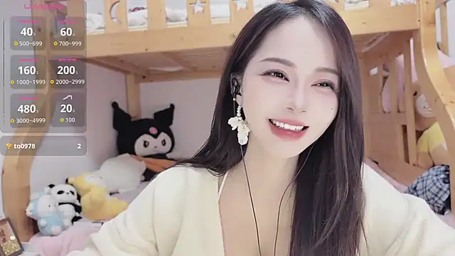 Snapshot of Sue101010 chatting on 10-24-25, 01:40 Sue101010 online show from 10-24-25, 01:40