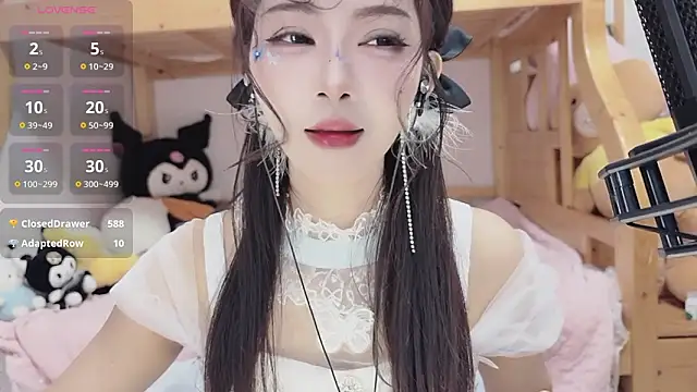 Snapshot of Sue101010 chatting on 10-27-25, 02:32 Sue101010 online show from 10-27-25, 02:32